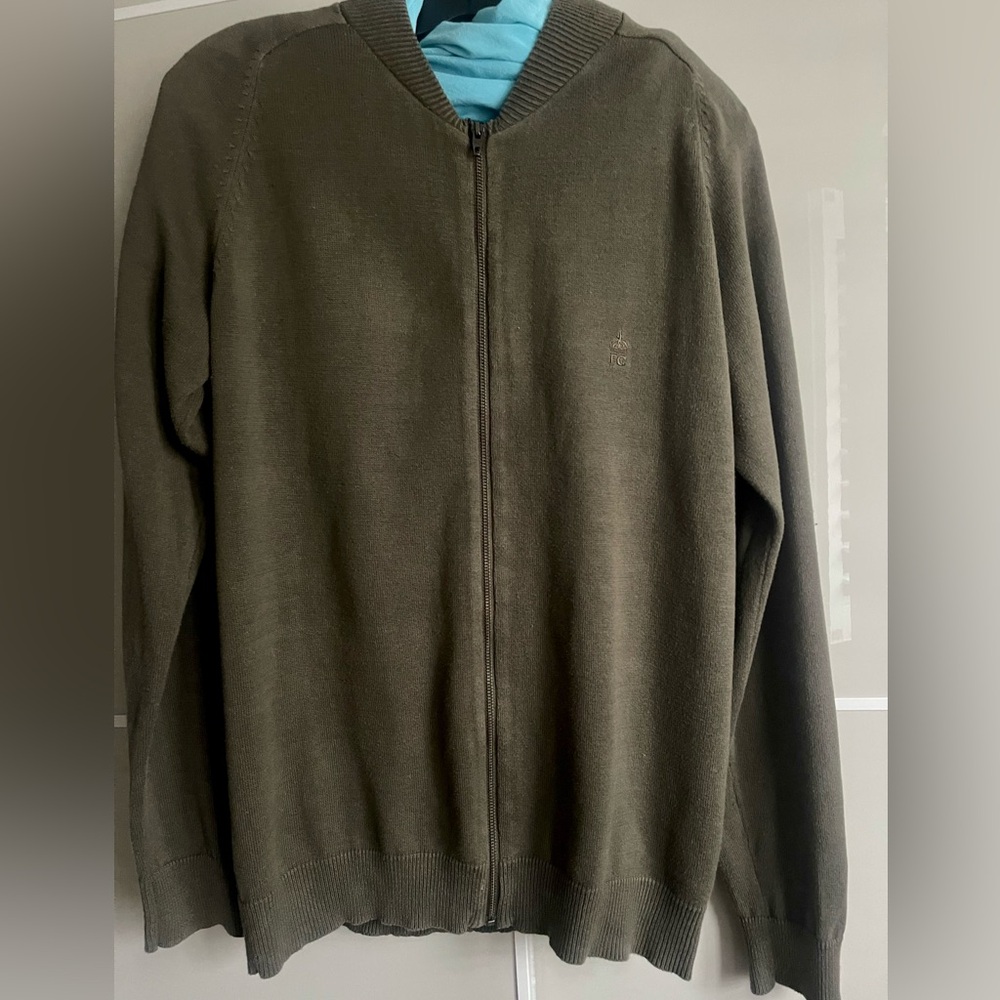 French Connection M zip up sweater. EUC. No issues to note. 20”PTP. 27” length.
